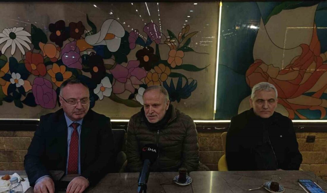 Atayurt Birlik ve Kültür Derneği çalışanları Ankara’da bir iftar yemeğinde