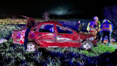 Manisa’nın Kula ilçesinde bir otomobil sürücüsünün direksiyon hakimiyetini kaybetmesi sonucu