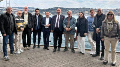 Dünya Tiyatro Günü kapsamında Üsküdar’da düzenlenen etkinlikler, sanat ve basın