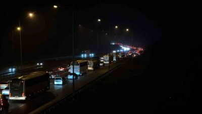 Tatil bölgelerinden veya memleketlerinden İstanbul’a dönüş yapan tatilciler TEM Otoyolu