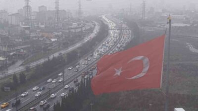 Ramazan Bayramı’nın son gününde tatilcilerin dönüş yolculuğunun başlamasıyla İstanbul’da trafik