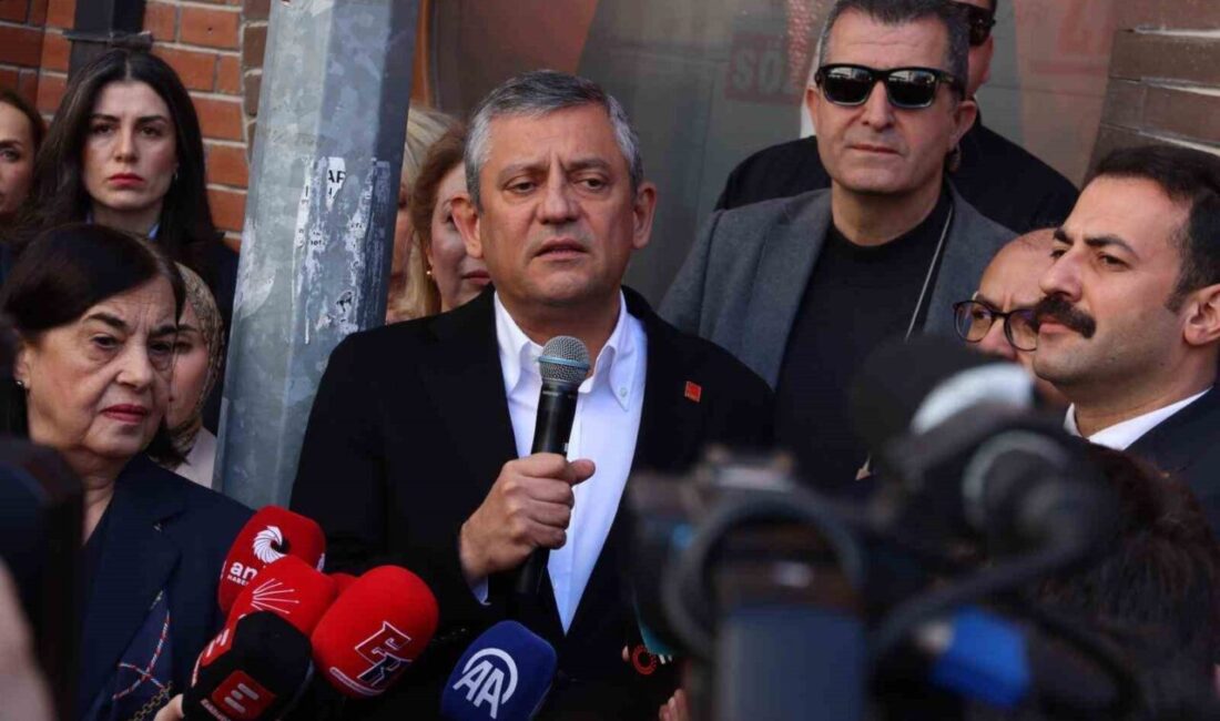 Eskişehir’e gelen Cumhuriyet Halk Partisi (CHP) Genel Başkanı Özgür Özel,