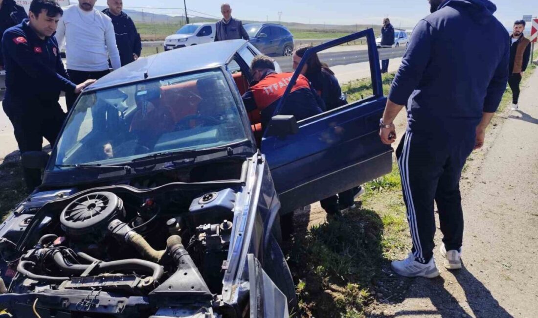 Çorum’un Alaca ilçesinde otomobilin bariyere çarpması neticesinde meydana gelen kazada