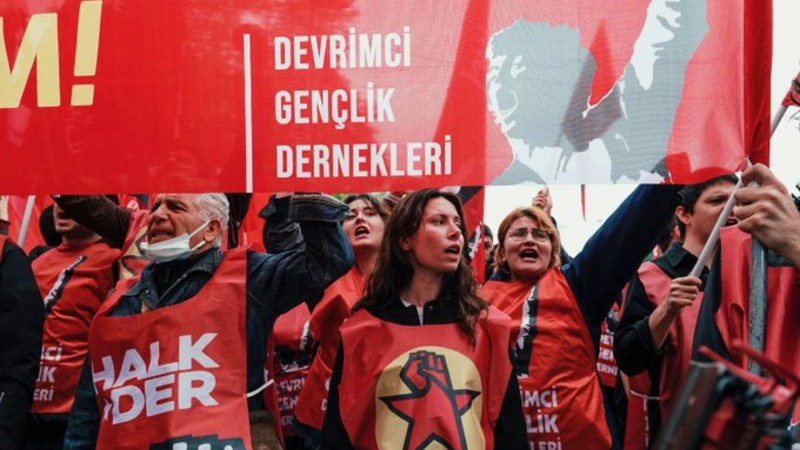 Umudun ve öfkenin buluşması.