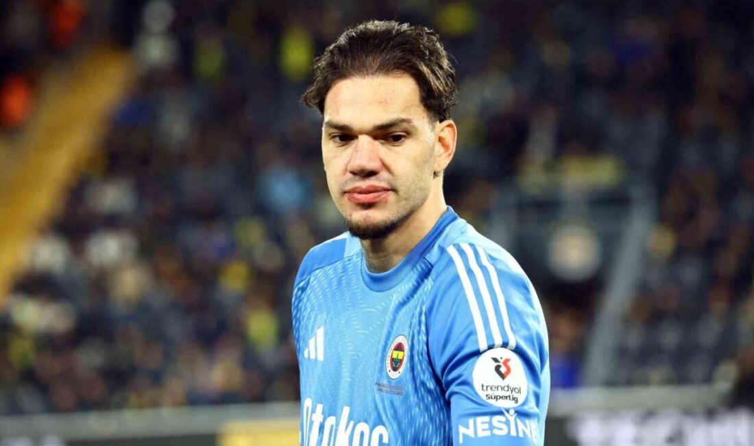Fenerbahçe’nin kalecisi Ederson ile Galatasaraylı futbolcu Gabriel Sara, Brezilya Milli