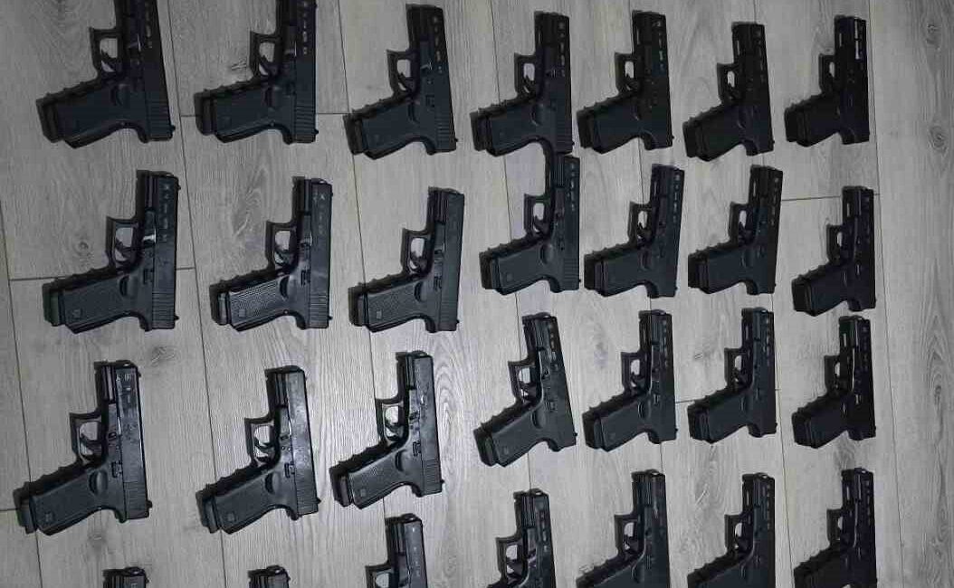 İstanbul’da yasadışı silah ticareti yaptığı belirlenen şüpheli gözaltına alındı. Şüphelinin