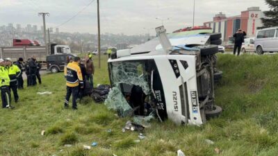 İstanbul’dan robot yarışmasından dönen Ünye Fen Lisesi öğrencilerini taşıyan midibüs