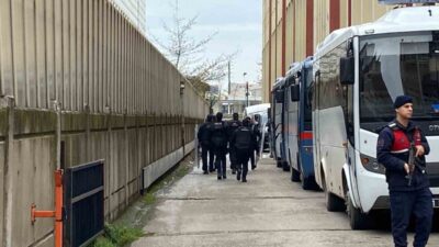 Kocaeli’nin İzmit ilçesinde 3 kişinin hayatını kaybettiği, 2 kişinin yaralandığı