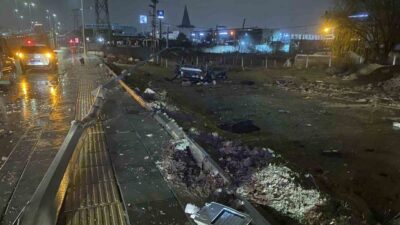 Ankara’nın Yenimahalle ilçesinde otomobil sürücüsü, önce yol ayrımındaki bariyere ardından
