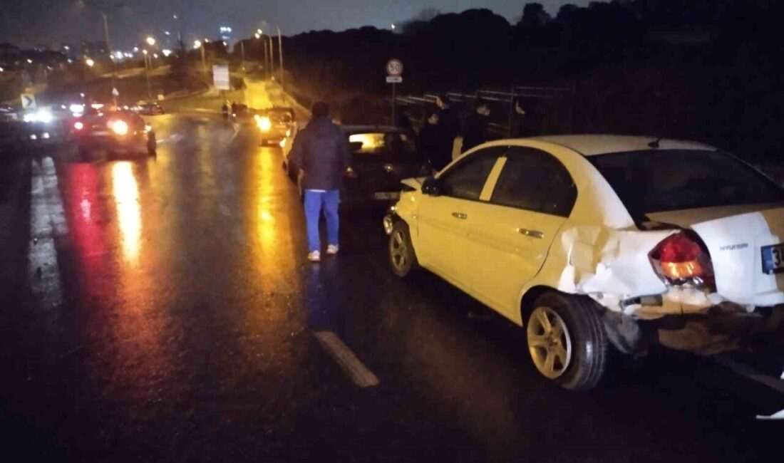 Maltepe Başıbüyük-Büyükbakkalköy yolu üzerinde 4 otomobilin karıştığı zincirleme trafik kazasında