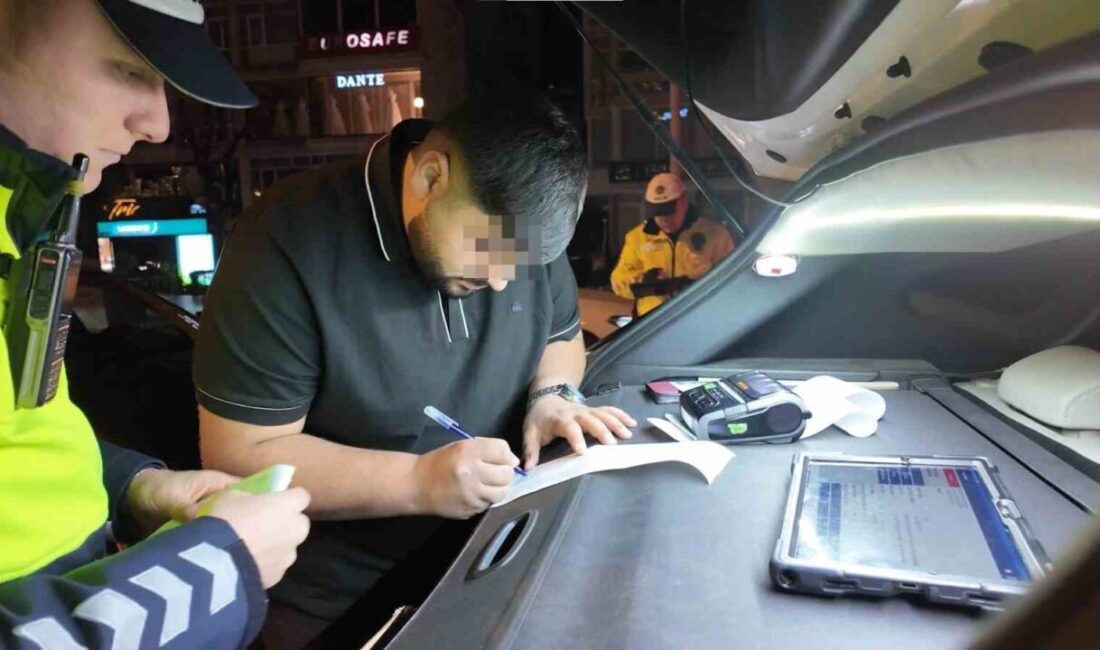 İstanbul’da trafik denetimlerini sürdüren ekipler, Kadıköy’de gerçekleştirdikleri uygulamada kurallara aykırı