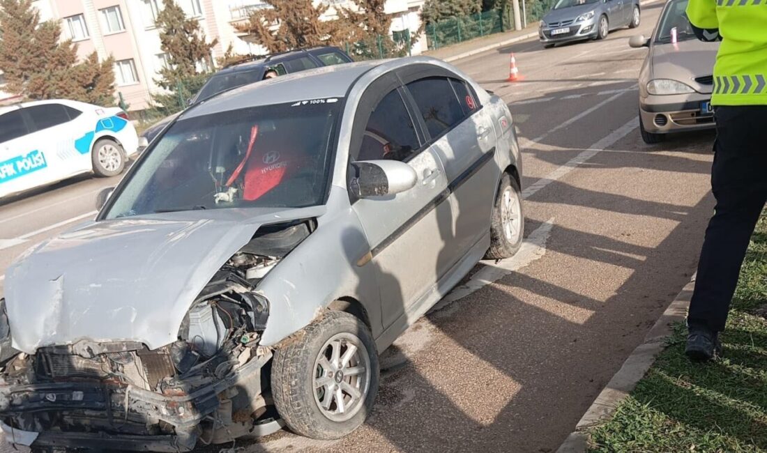 Samsun’un Vezirköprü ilçesinde iki otomobilin çarpıştığı kazada, sürücülerden birinin hem