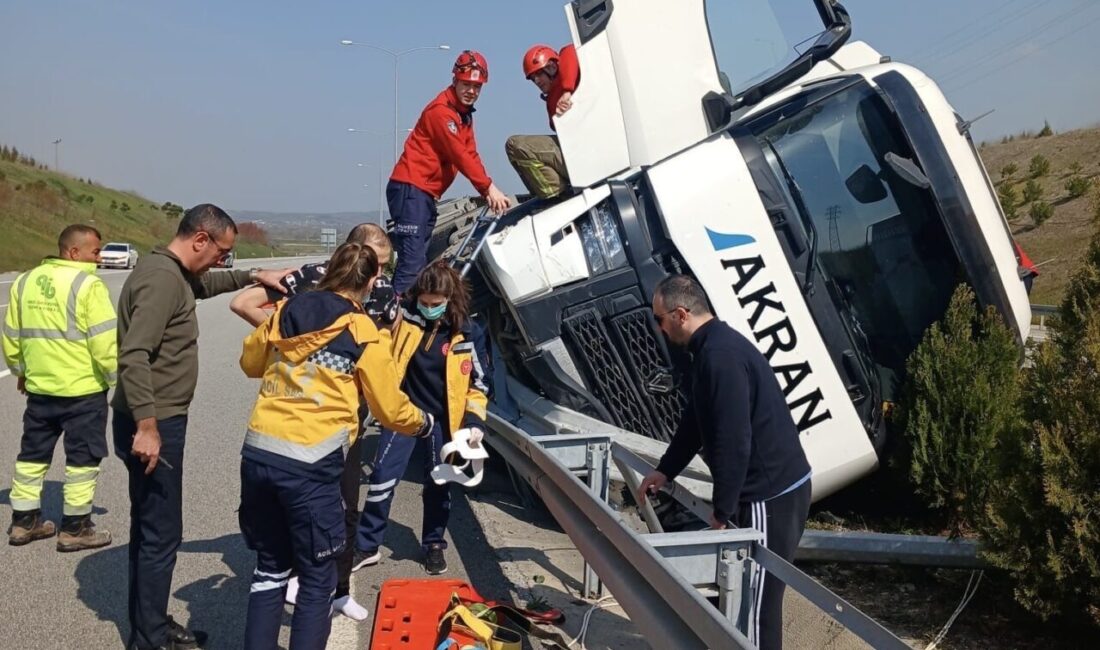 Balıkesir’in Susurluk ilçesinde meydana gelen tek taraflı trafik kazasında araçta