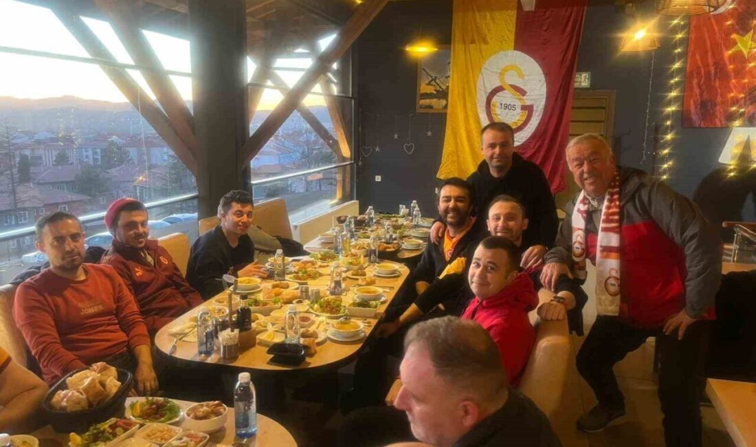 Tavşanlı Galatasaraylılar Derneği üyeleri, düzenlenen iftar programında bir araya gelerek