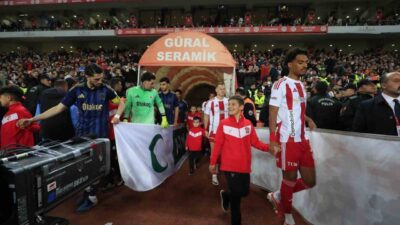 Trendyol Süper Lig’in 24. haftasında Antalyaspor sahasında Fenerbahçe ile karşılaşıyor.