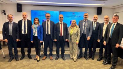 Kolon Kanseri Farkındalık Ayı dolayısıyla gerçekleştirilen toplantıda, genç yaş gruplarında