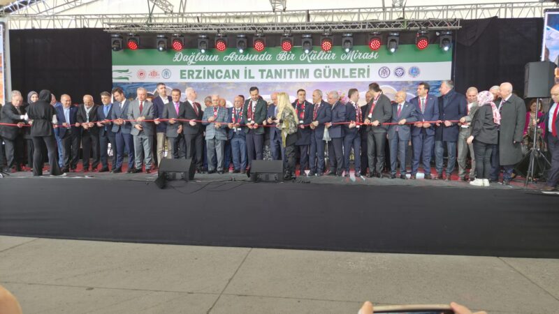 Erzincan Tanıtım Günleri’nin üçüncü gününde Binali Yıldırım’dan Çayırlı standına ziyaret