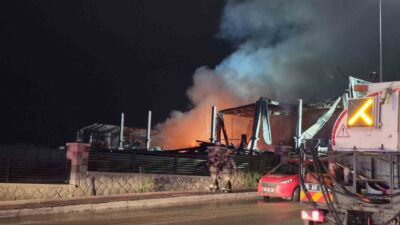 Ankara’nın Sincan ilçesinde bir ilaç fabrikasında çıkan yangın itfaiye ekipleri