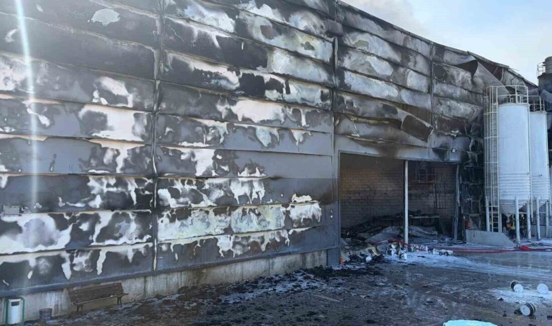 Ankara’nın Sincan ilçesinde yer alan bir boya fabrikasında sabah saatlerinde