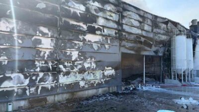 Ankara’nın Sincan ilçesinde yer alan bir boya fabrikasında sabah saatlerinde