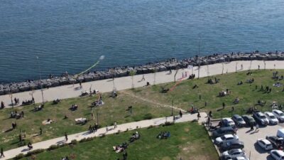 Avcılar’da havaların ısınmasını fırsat bilen vatandaşlar sahile akın etti. İstanbul