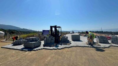 Aydın Büyükşehir Belediyesi, il genelinde eş zamanlı yürüttüğü yol yapım,