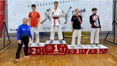 Aydınlı sporcular Denizli’de düzenlenen müsabakalardan derece ile dönerek, Küçükler-Yıldızlar Karate