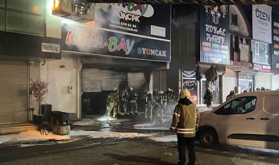 Bağcılar’daki İSTOÇ Ticaret Merkezi’nde bulunan iki katlı iş yerinde çıkan