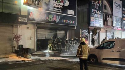 Bağcılar’daki İSTOÇ Ticaret Merkezi’nde bulunan iki katlı iş yerinde çıkan