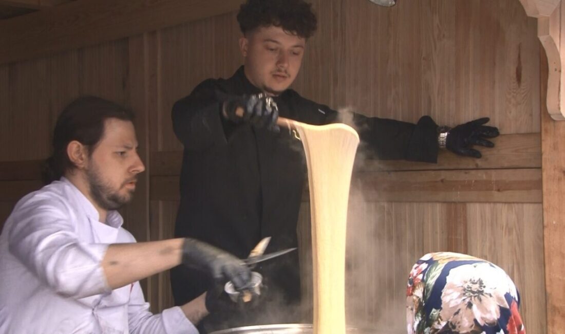 Başkentte düzenlenen Trabzon Günleri etkinliğinde, Şenol Güneş ve Tolga Zengin