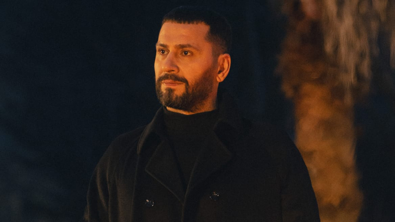 Arabesk müziğin sevilen isimlerinden Özgür Alter, Türk müziğinin unutulmaz eserlerinden