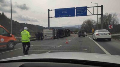 Bilecik’in Bozüyük ilçesinde kontrolden çıkan tır devrildi. Kaza, Bilecik Bozüyük