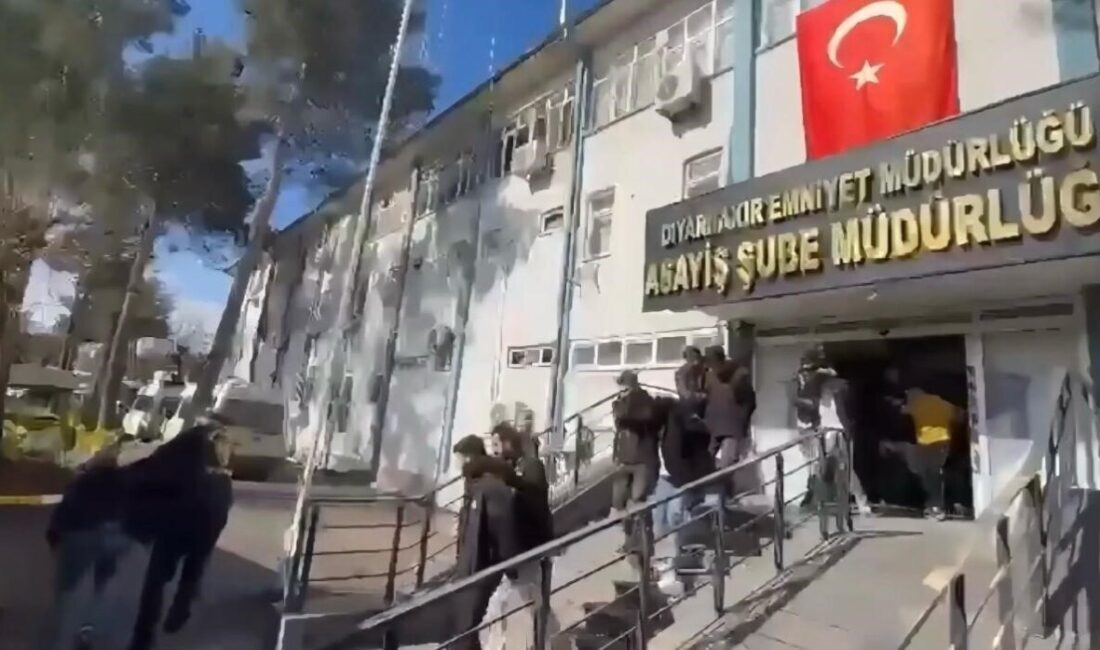 Diyarbakır merkezli 4 ilde kendilerini tayini çıkmış kamu görevlisi olarak