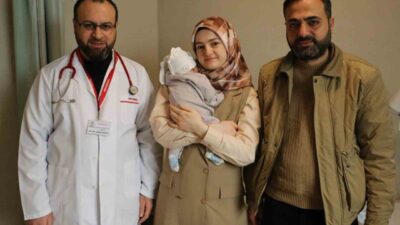 Dünyada 5 binde bir görülen doğum sonrası bebeklerde yemek borusunun