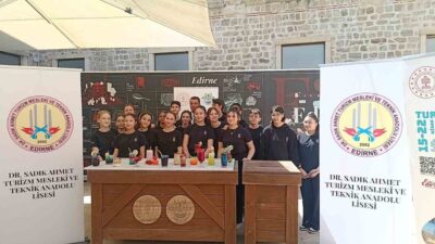 Edirne’de meslek liselilerin soğuk içecek hazırlama yarışması renkli görüntülere sahne