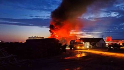 Edirne’nin İpsala ilçesine bağlı Paşaköy’de bir kereste fabrikasında yangın çıktı.