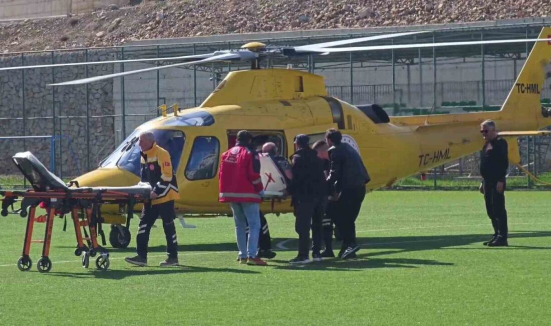 Erzurum’un Tortum ilçesinde rahatsızlanan bir vatandaş, ambulans helikopterle Erzurum Şehir