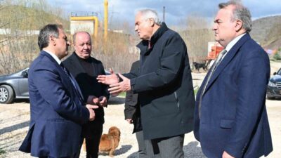 Bilecik’in Bozüyük ilçesindeki Doğal Yaşam Alanı’nda aç kalan köpeklerin birbirlerini