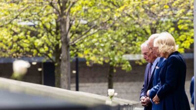 İngiltere Kralı Charles ve eşi Kraliçe Camilla, 11 Eylül anıtını