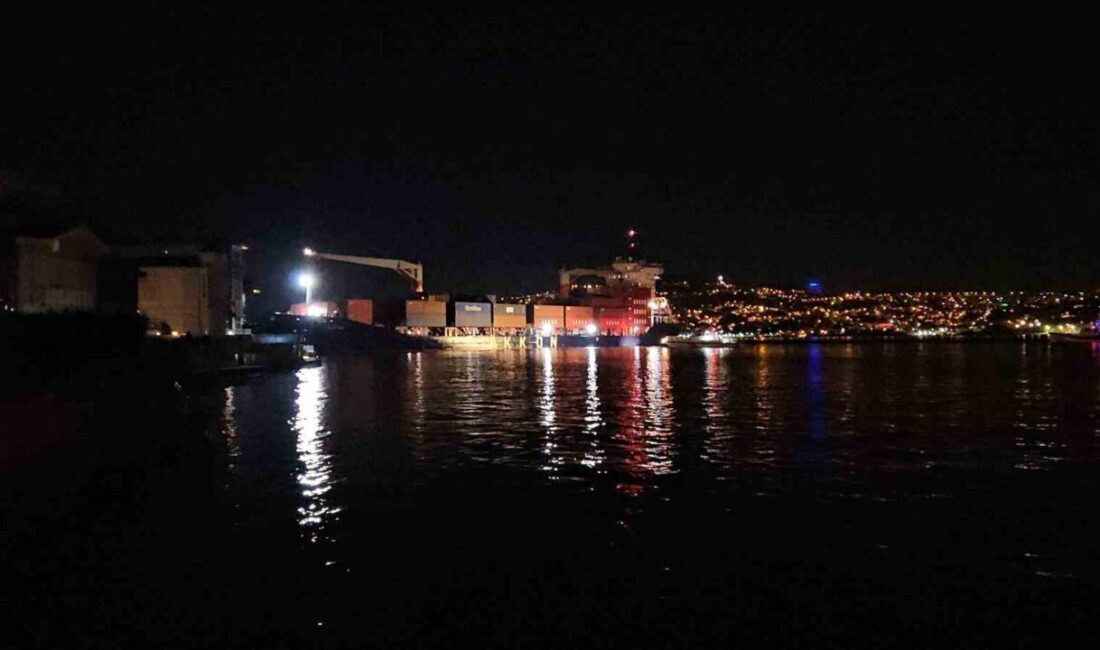 Karadeniz’den İstanbul Boğazı’na giriş yapan Türk bayraklı “KAPPA” isimli konteyner