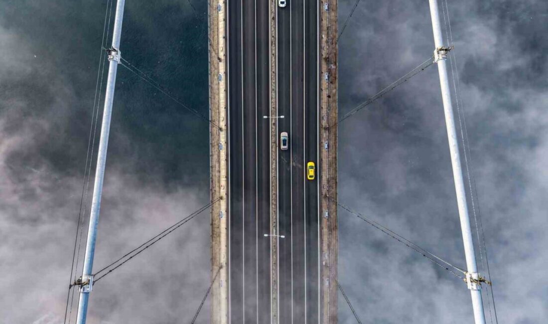 İstanbul’da sabah saatlerinde etkili olan yoğun sis, 15 Temmuz Şehitler