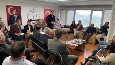 İzmir Kahramanmaraş Kültür Turizm Dayanışma Derneğinin olağan genel kurulunda mevcut