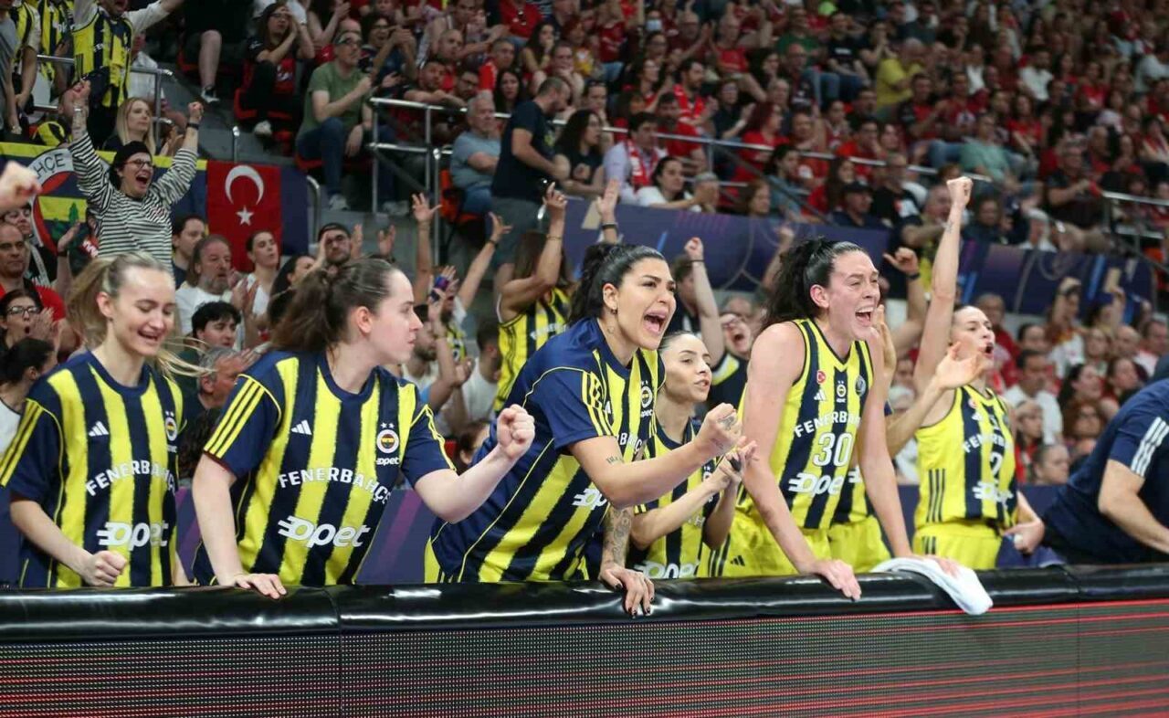 Kadınlar Euroleague finalinde Fenerbahçe, Galatasaray’ı 68-55 mağlup ederek 3. kez