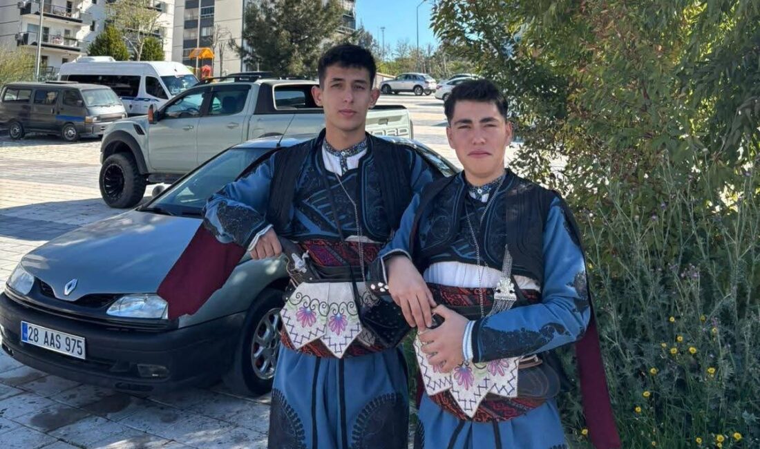 Denizli’nin Kale ilçesindeki Mustafa Şipar Anadolu Lisesi öğrencileri, İzmir’de düzenlenen