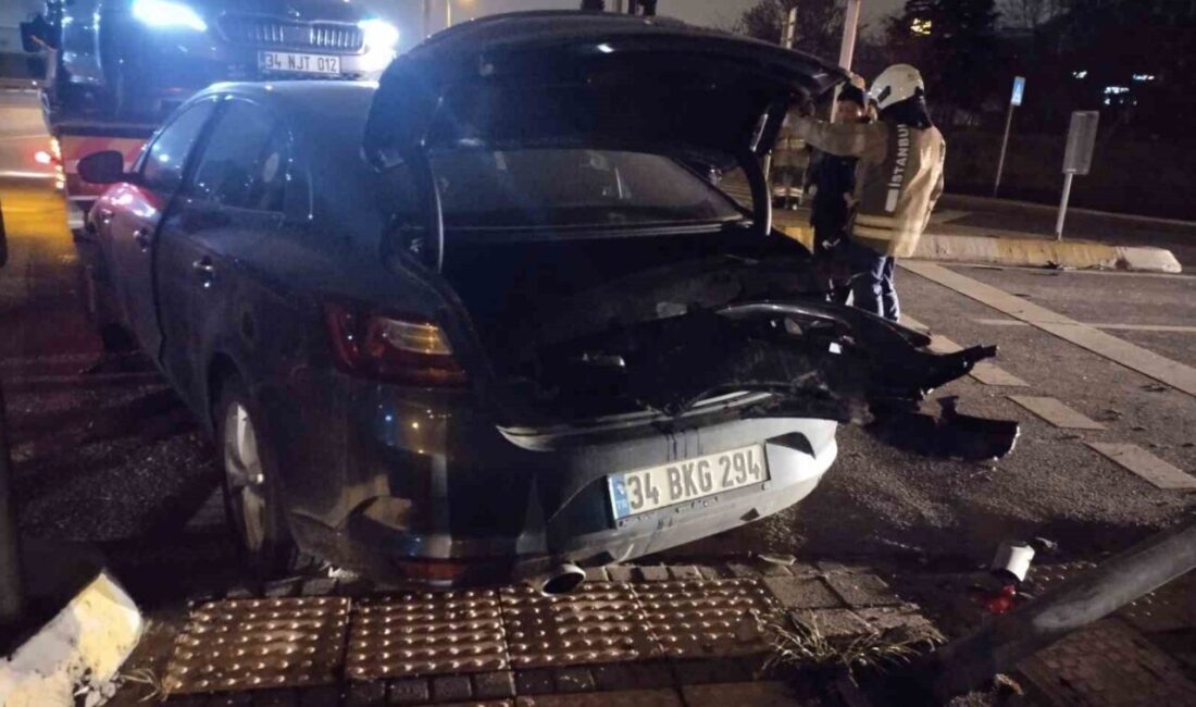 İstanbul Kartal’da iki otomobilin çarpışması sonucu meydana gelen trafik kazasında
