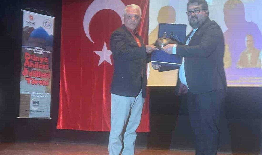 Ankara’da düzenlenen 2025 Yılı Dünya Ahileri Ödül Töreni’nde geleneksel meslek