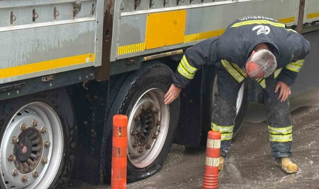 Eskişehir’de seyir halindeyken lastiği patlayan ve daha sonra tekerinden dumanlar
