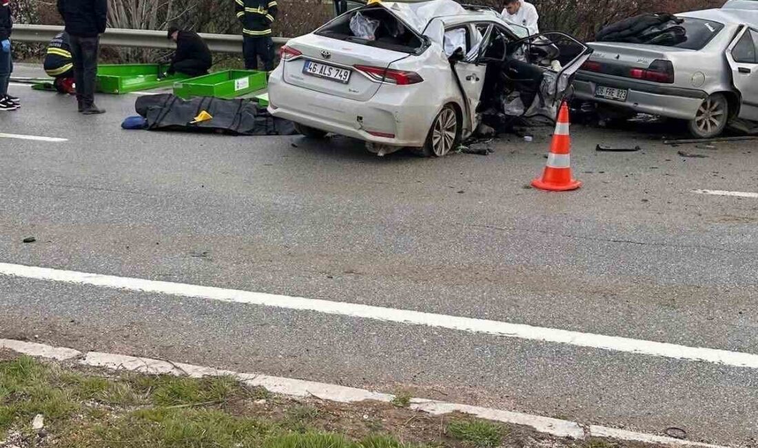 Polatlı-Sivrihisar karayolunda iki otomobilin kafa kafaya çarpışması sonucu meydana gelen