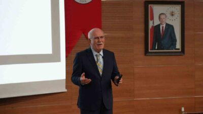 Kastamonu Üniversitesi’nde gerçekleşen “İslam Kültür Dünyasının Bilim Tarihindeki Yeri” konferansında