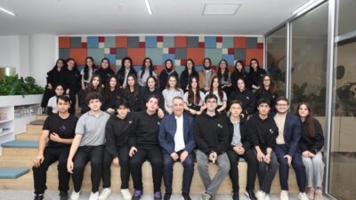 Sultangazi Belediye Başkanı Abdurrahman Dursun, gençlerle bir araya gelmeye devam